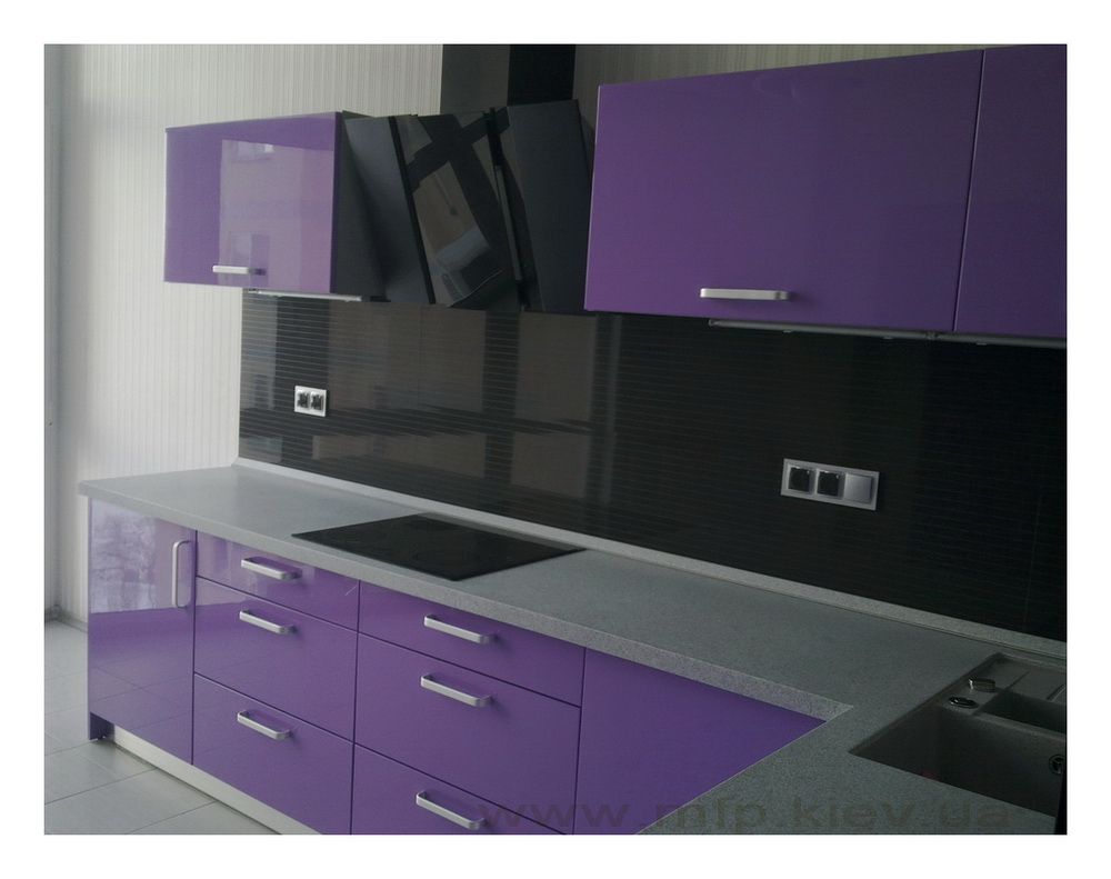Кухня серый низ фиолетовый верх